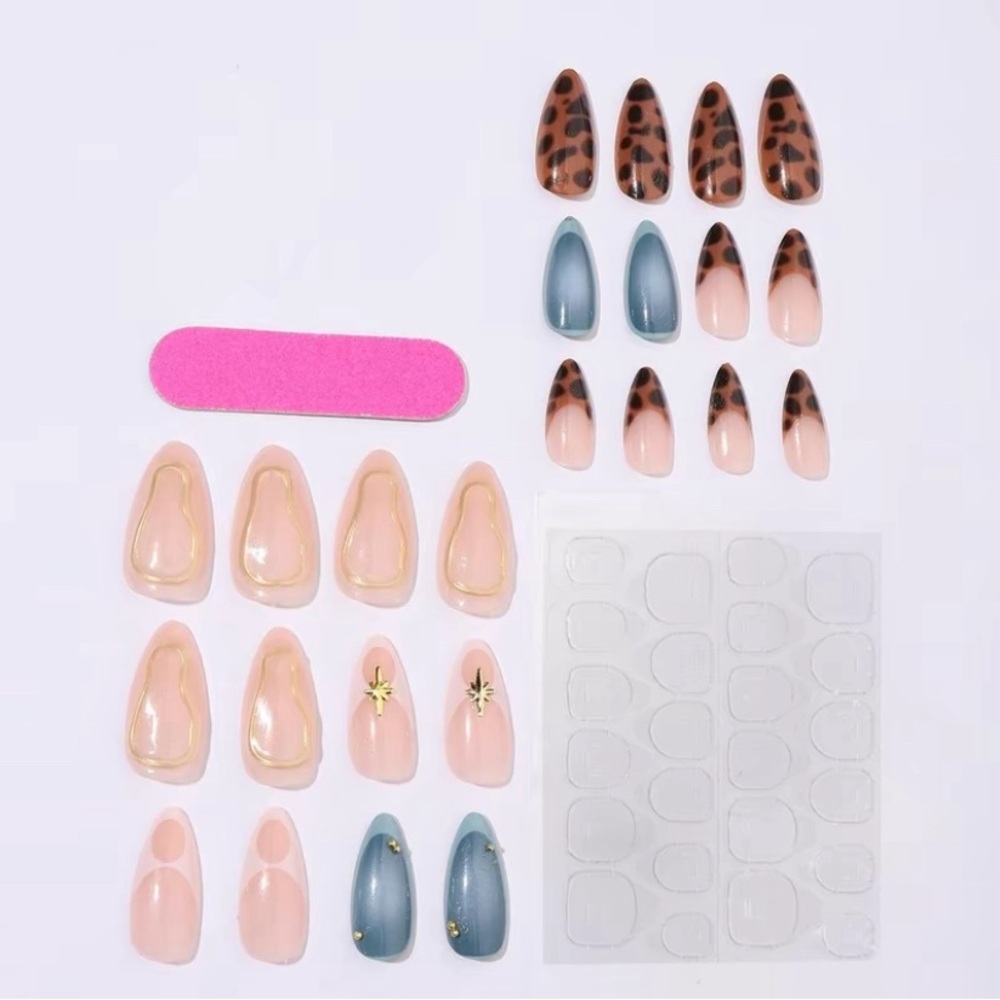 Leopard Print Fake Nails with Nail File & Tape, 24pcs/box Almond Press on Nails - Picture 3 of 6